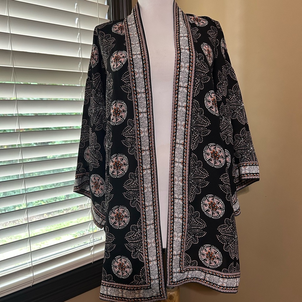 Max Studio Black and White Floral Kimono